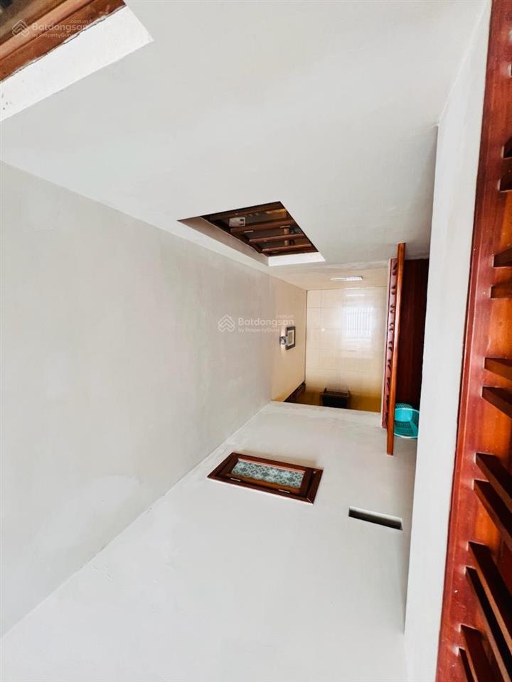 Giảm chào 3 tỷ! bán nhà võng thịlạc long quân, 110m2, 5 tầng, mt 5.1m, gần hồ tây!