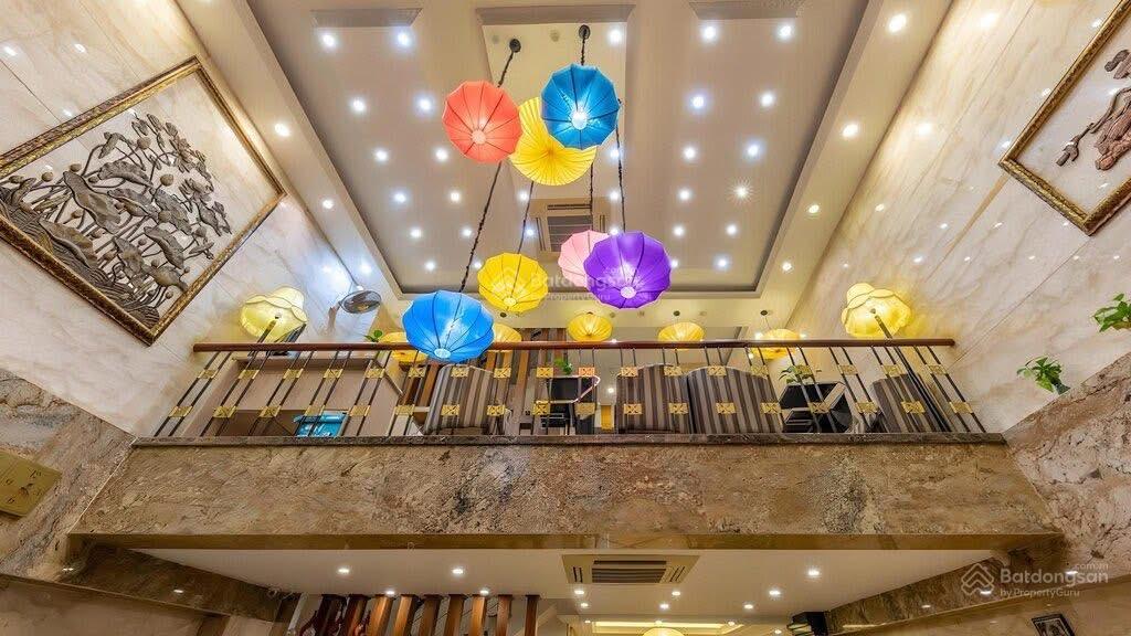 Bán khách sạn 12 tầngview hồ trúc bạch*hồ tây, 220m2, mt 6.7m, 56 phòng, doanh thu 12 tỷ/năm.