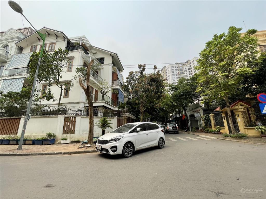 Bán biệt thự vườn đào,375m2, 7 tầng, mt 15m, gần hồ tây!