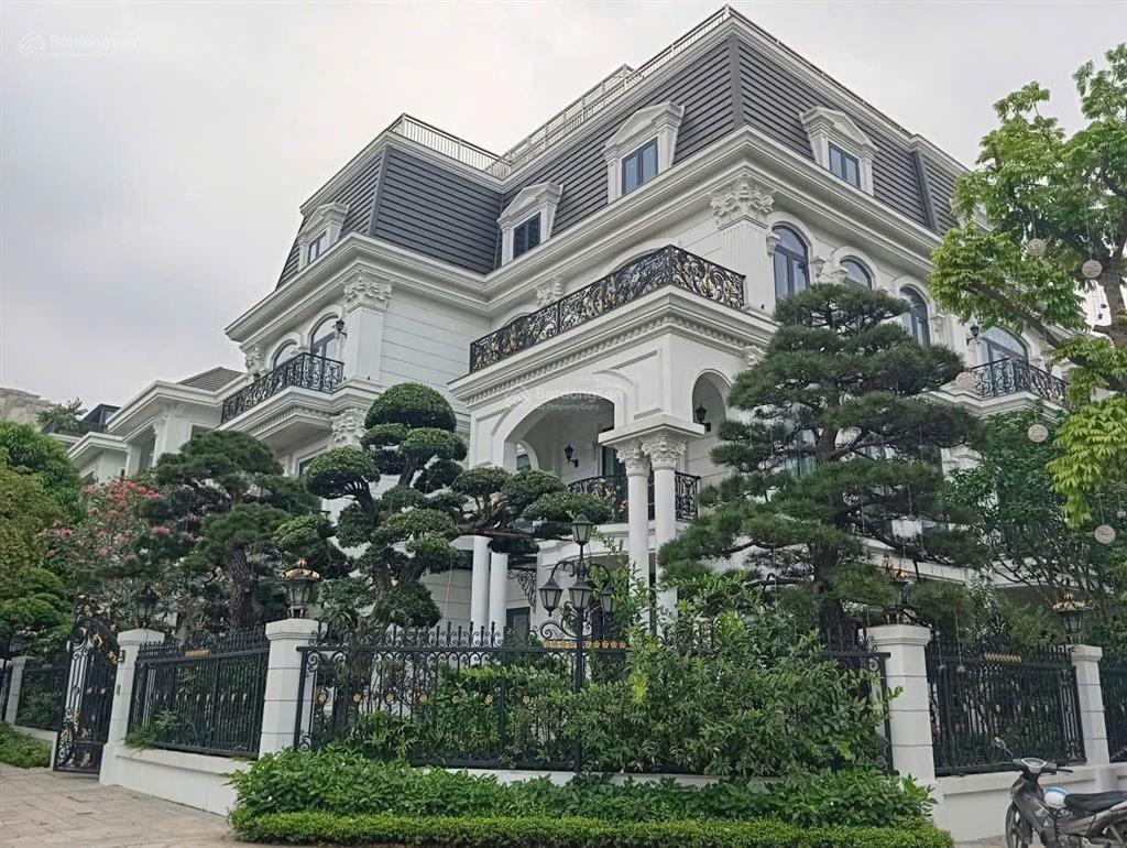 Bán biệt thự vip trung hòa  nhân chính, 320m², mt 32m, lô góc 3 mặt tiền, cho thuê 8000$/tháng