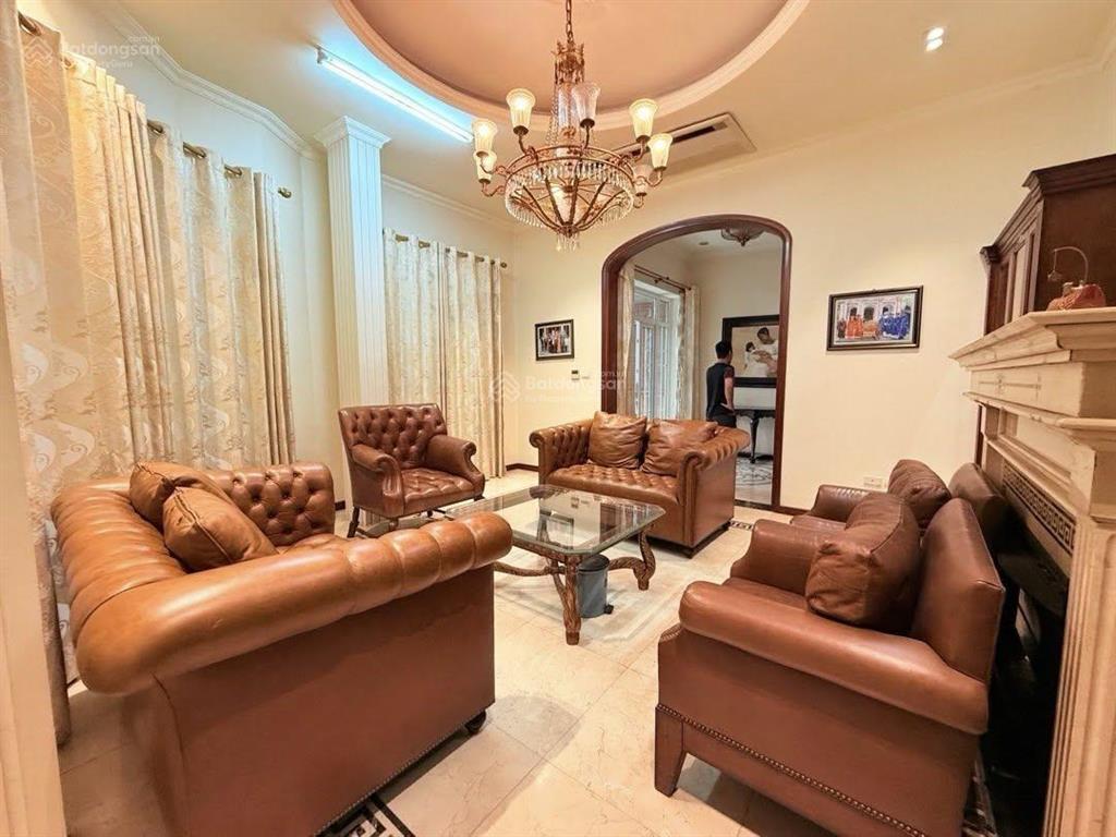 Bán biệt thự vip trung hòa  nhân chính, 320m², mt 32m, lô góc 3 mặt tiền, cho thuê 8000$/tháng