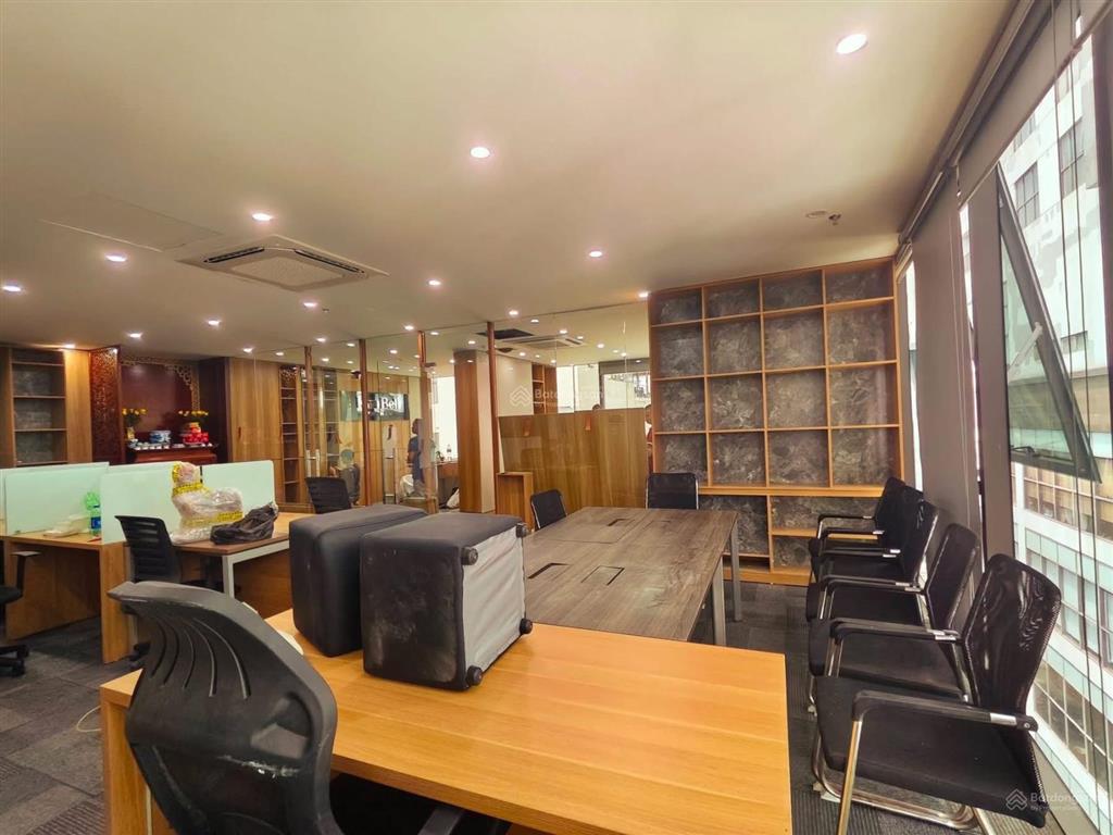 Bán toà building phố hoàng ngân, 120m2, 9 tầng, mt 12m, 2 ô tô tránh, dòng tiền gần 2 tỷ/năm.
