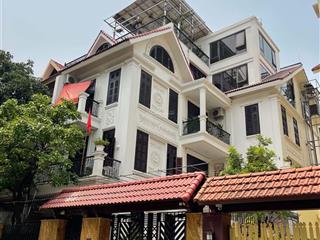 Bán biệt thự vip cầu giấy, 240m2, 4t, mt 15m, 20m ra phố, ô tô dừng đỗ ngày đêm, xây được cao tầng