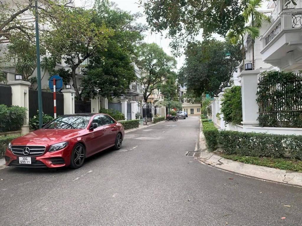 Bán biệt thự vip ciputra tây hồ, 210m2, 5 tầng, mt 9m, không gian sống đẳng cấp!