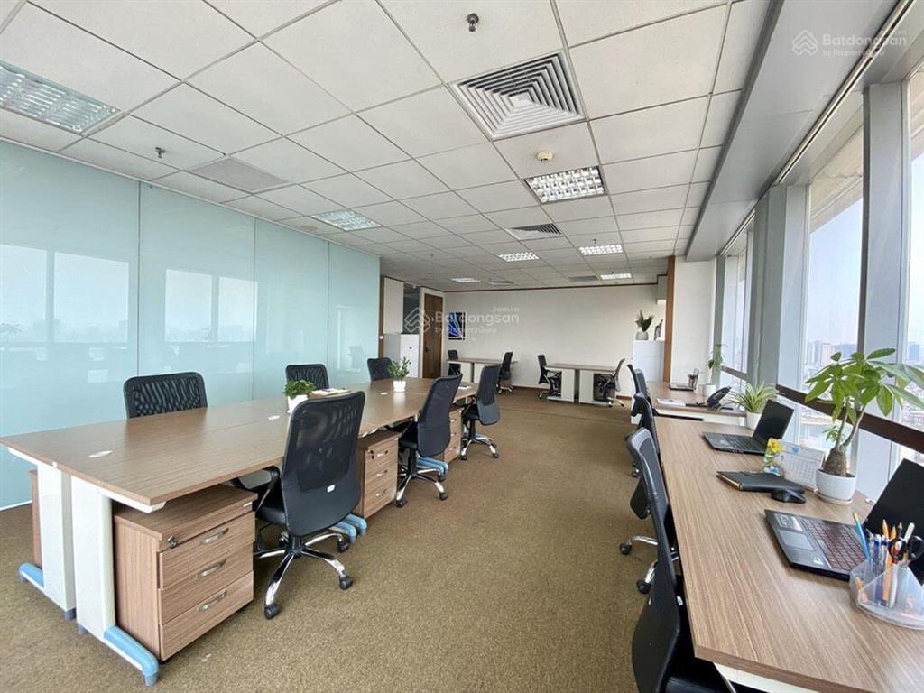 Bán tòa văn phòng cầu giấy, 135m2, 9t, mt 8.1m, ô tô tránhthông, dòng tiền 2 tỷ/năm, gần phố!
