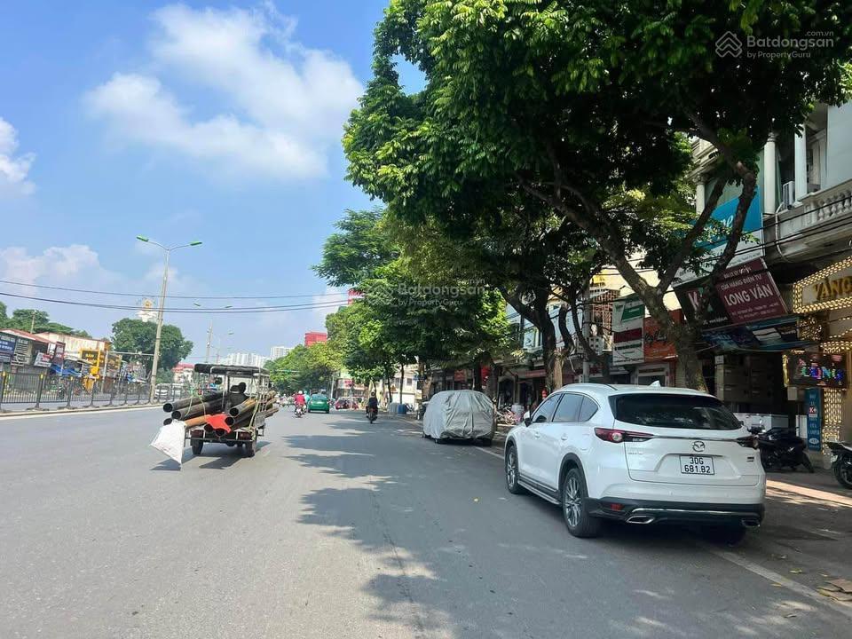 Bán nhà mặt phố ngọc hồi, 215m2, 8t, mt 10m, vỉa hè, kinh doanh, dòng tiền 2.4 tỷ/năm.