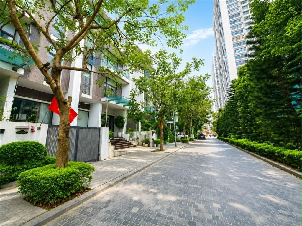 Bán liền kề nguyễn tuân*lê văn lương, 164m2,6t, mt 9m, ở đẹp