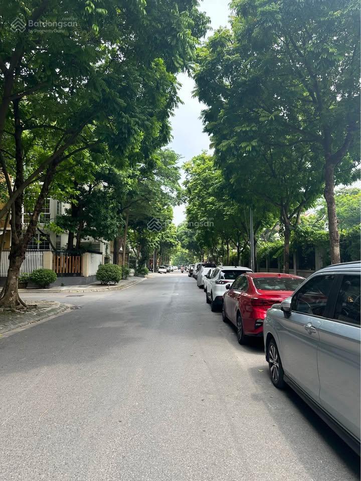 Bán nhà phân lô ô tô cầu giấy, 236m2, 4t, mt 15m, lô góc, 2 ô tô tránhthông, ở/xây building đẹp!