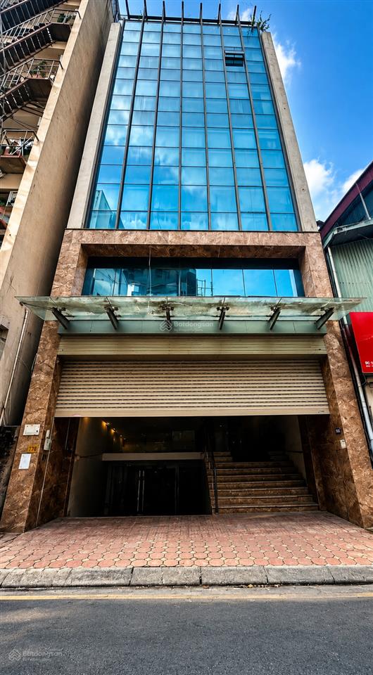 Bán tòa văn phòng đê la thành*xã đàn, 330m2, 8t, mt 8.5m, dòng tiền 3.6 tỷ/năm, tích sản dài hạn.