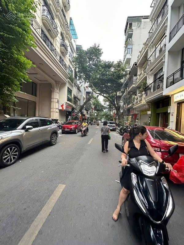 Bán nhà mặt phố hàng bè, 460m², mt 13.4m, gần hồ gươm!