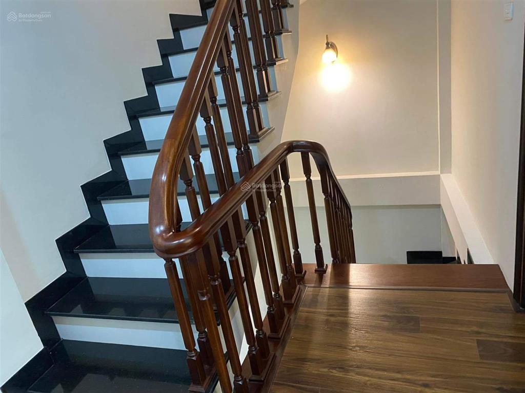 Bán nhà gần đại học bách khoa hà nộivành đai 2.5, 55m2, 4t, mt 6.7m, ôtô 7 chỗ vào nhà, qh ổn định