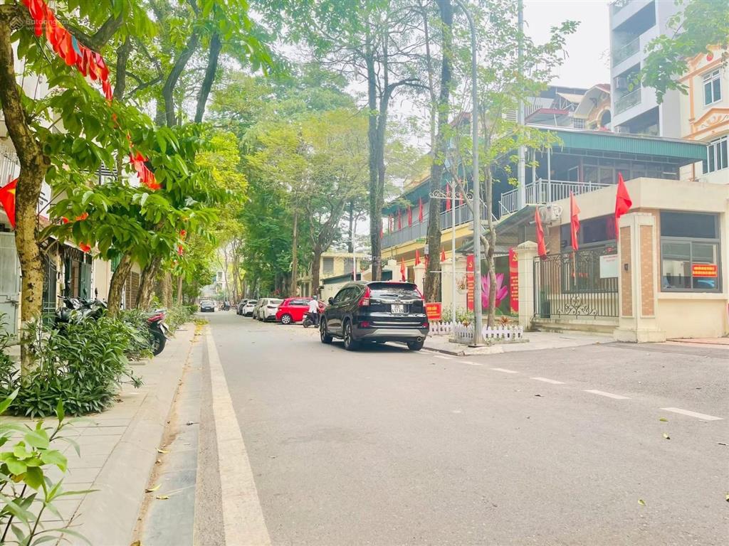 Bán nhà định công, 80m2, 5 tầng, mt 4.7m, ô tô tránhthông, thang máy, qh ổn định!