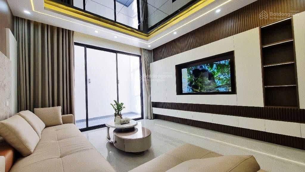 Bán nhà định công, 80m2, 5 tầng, mt 4.7m, ô tô tránhthông, thang máy, qh ổn định!