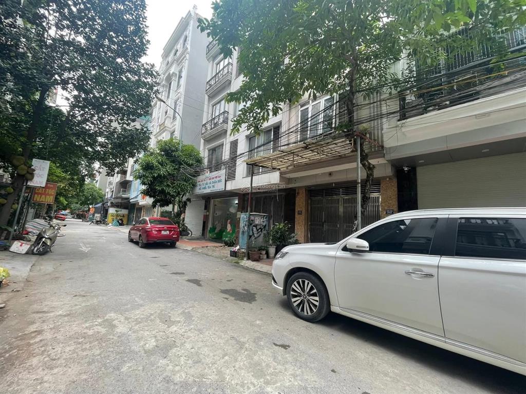 Bán nhà định công, 80m2, 5 tầng, mt 4.7m, ô tô tránhthông, thang máy, qh ổn định!