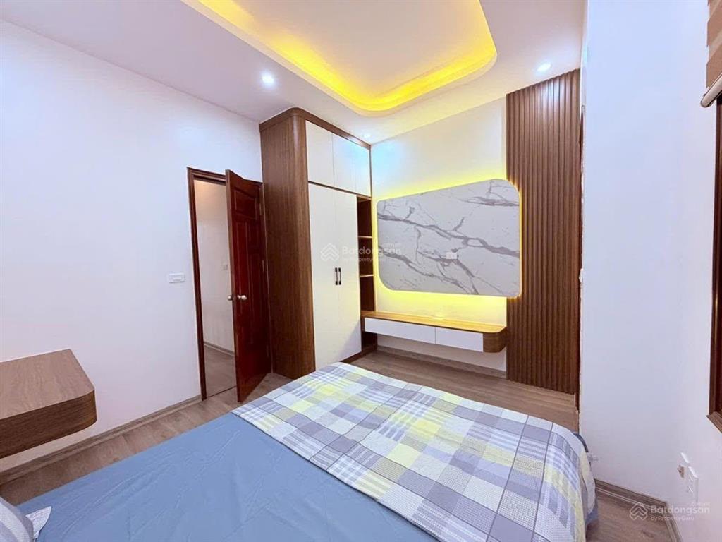Bán nhà hồ tùng mậu giáp xuân thủycầu giấy, 40m2, 5 tầng, 6 ngủ, gần phố!