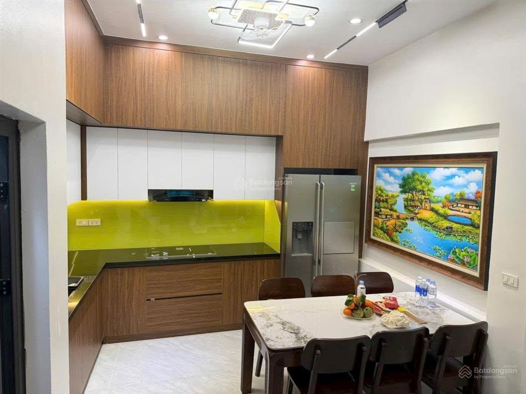 Bán nhà hồ tùng mậu giáp xuân thủycầu giấy, 40m2, 5 tầng, 6 ngủ, gần phố!