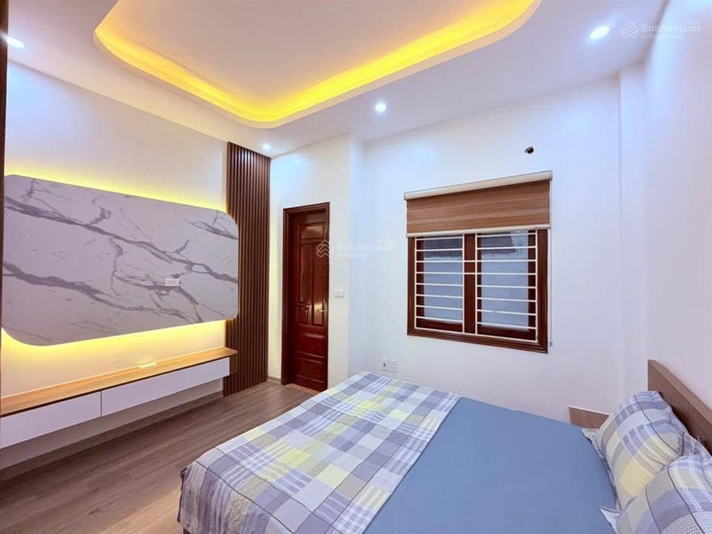 Bán nhà hồ tùng mậu giáp xuân thủycầu giấy, 40m2, 5 tầng, 6 ngủ, gần phố!