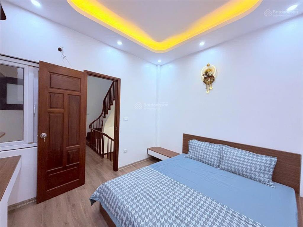 Bán nhà hồ tùng mậu giáp xuân thủycầu giấy, 40m2, 5 tầng, 6 ngủ, gần phố!