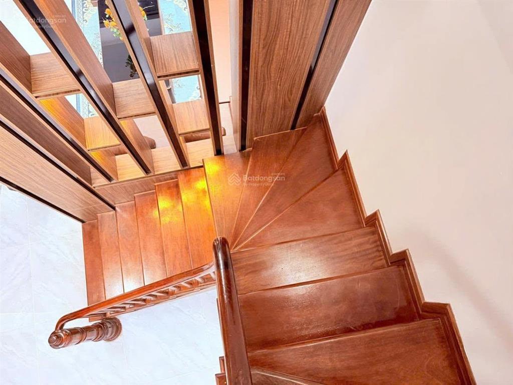Bán nhà hồ tùng mậu giáp xuân thủycầu giấy, 40m2, 5 tầng, 6 ngủ, gần phố!