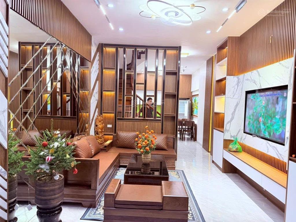 Bán nhà hồ tùng mậu giáp xuân thủycầu giấy, 40m2, 5 tầng, 6 ngủ, gần phố!