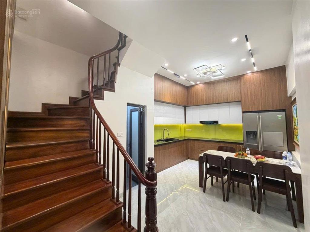 Bán nhà hồ tùng mậu giáp xuân thủycầu giấy, 40m2, 5 tầng, 6 ngủ, gần phố!