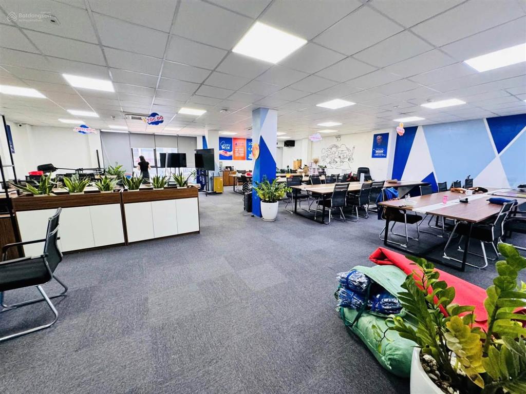 Bán sàn thương mại văn phòng chân đế chung cư hà đông, 500m2, sổ lâu dài, dòng tiền 1 tỷ/năm.