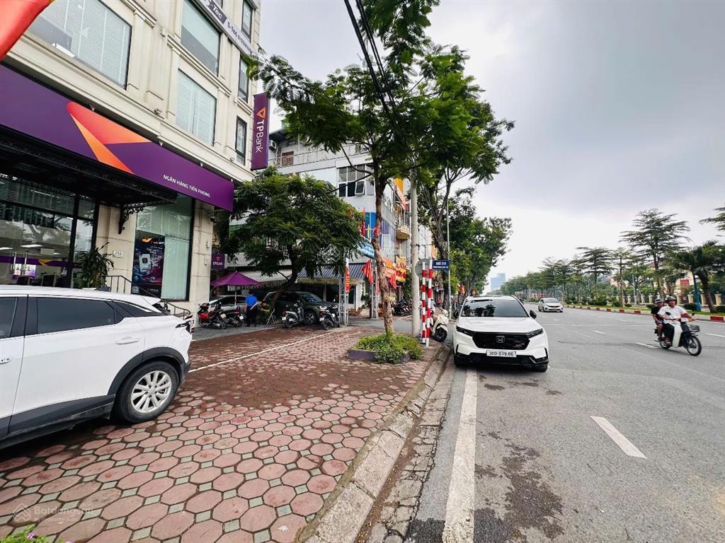 Bán nhà mặt phố hoàng quốc việt  hoàng sâm, 105m2, 8t, mt 6.6m, vỉa hè, kinh doanh