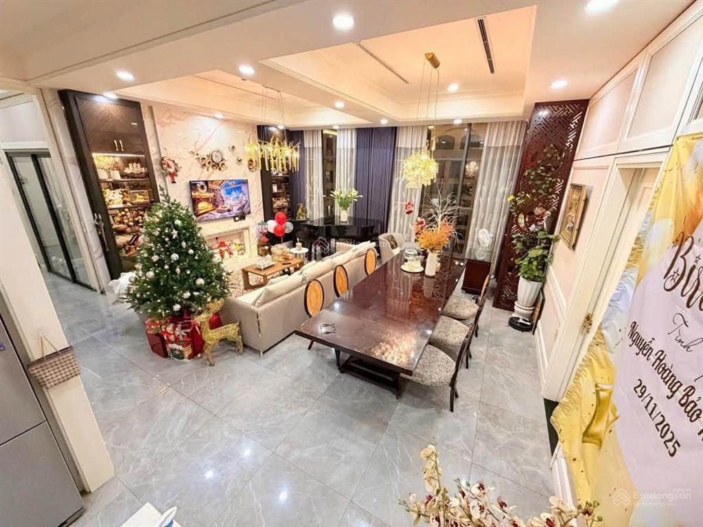 Bán căn hộ penthouse sunshine garden, 188m2, 4 ngủ, 3wc, view nội khu đẹp, sẵn sổ hồng