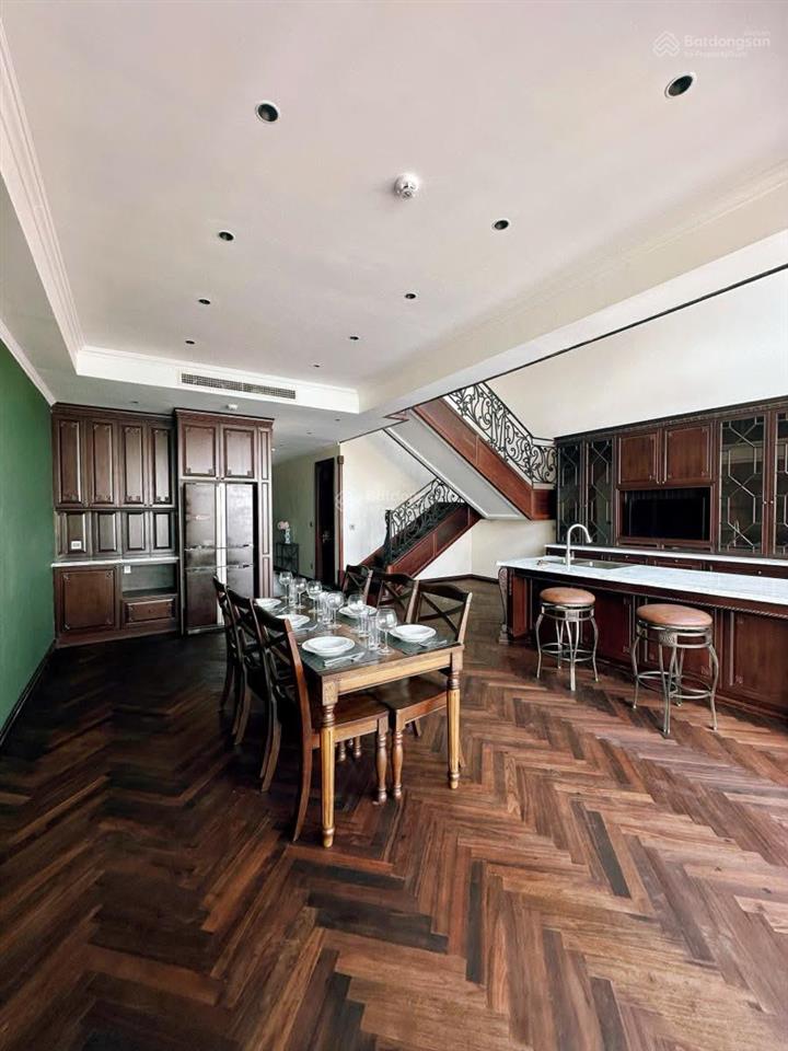 Bán nhà mặt phố quảng khánh, 100m2, 9t, mt 10m, view hồ, gần nhà hát ngọc trai.