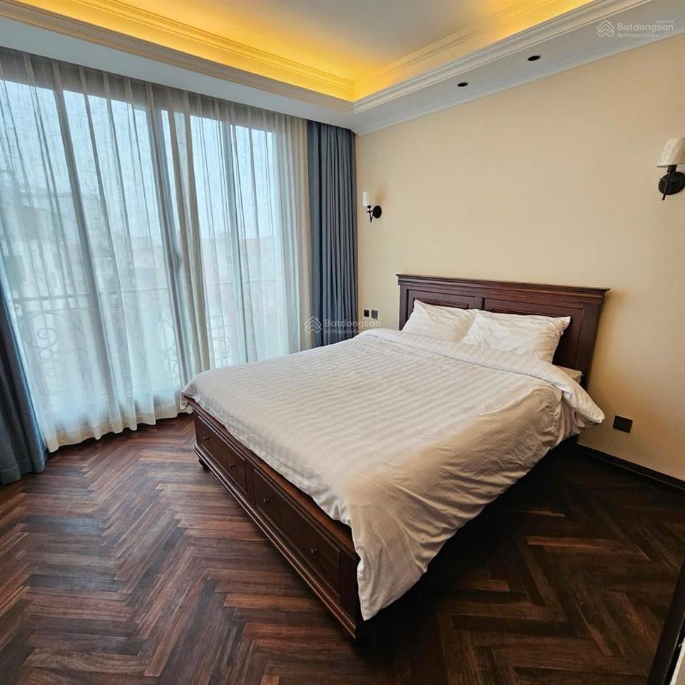 Bán nhà mặt phố quảng khánh, 100m2, 9t, mt 10m, view hồ, gần nhà hát ngọc trai.