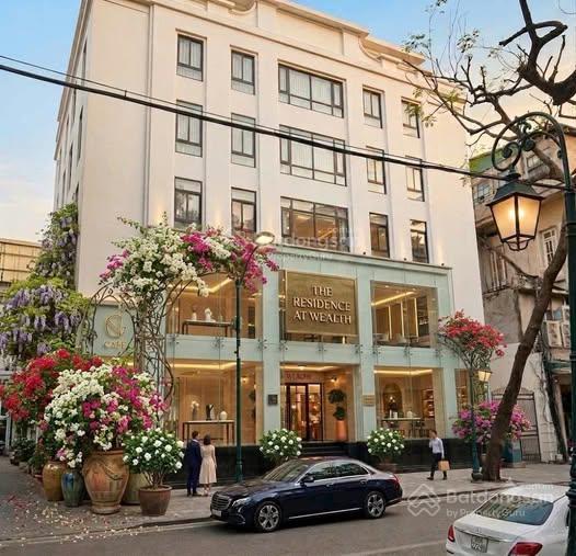 Vvip! bán tòa văn phòng mặt phố tràng thi, 330m2,8t, mt 25m, sổ 50 năm, chuyển nhượng 100% cổ phần.