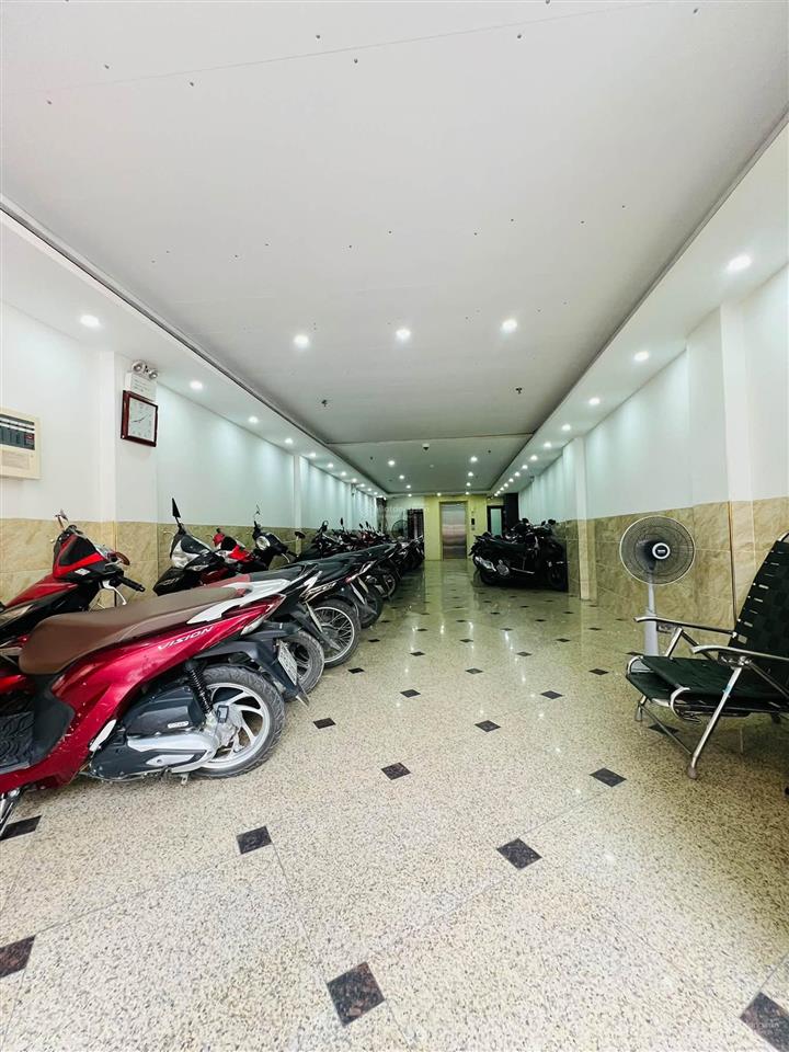 Bán tòa văn phòng cù chính lan, 100m2, 9 tầng, mt 4.5m, ô tô tránh, doanh thu 100tr/tháng.