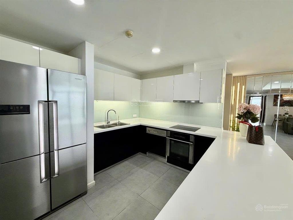 Bán căn hộ cao cấp watermark 395 lạc long quân, 120m2, 3 ngủ, 2wc, view hồ siêu đẹp, sẵn sổ hồng!