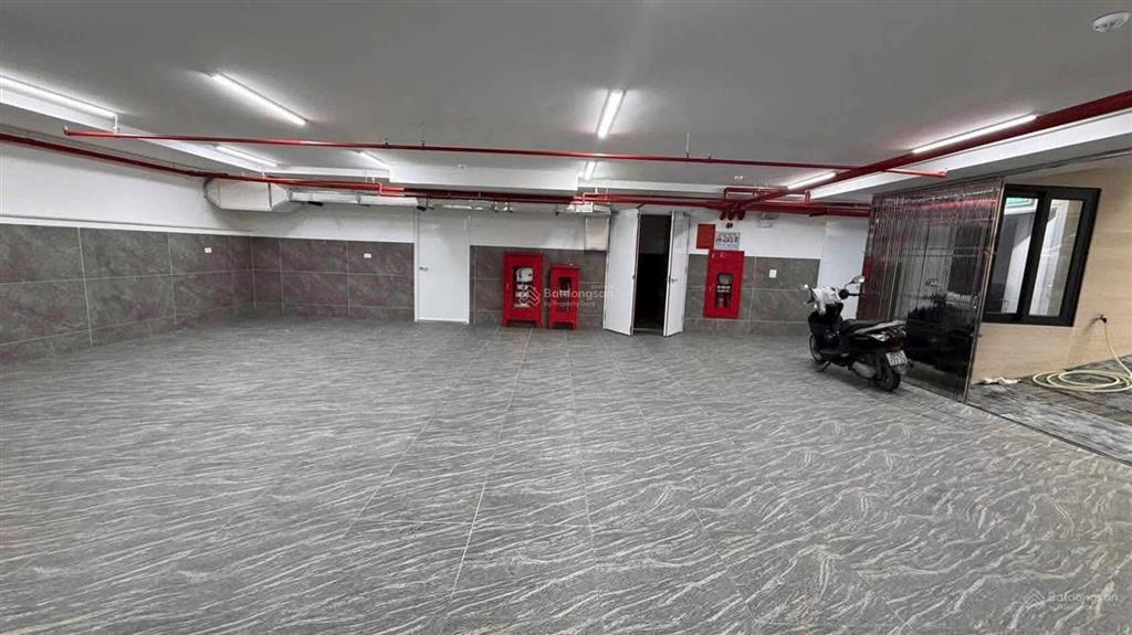 Bán tòa văn phòng mặt phố hoàng ngân  trung hòa, 400m2, 10 tầng, mt 15.8m, dòng tiền 6.6 tỷ/năm.