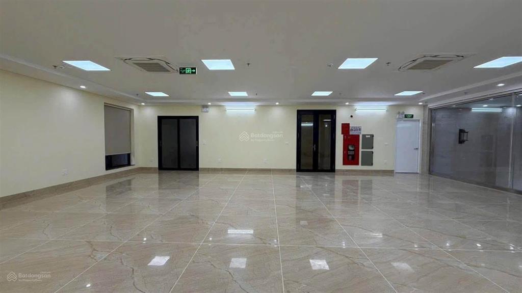 Bán tòa văn phòng mặt phố hoàng ngân  trung hòa, 400m2, 10 tầng, mt 15.8m, dòng tiền 6.6 tỷ/năm.