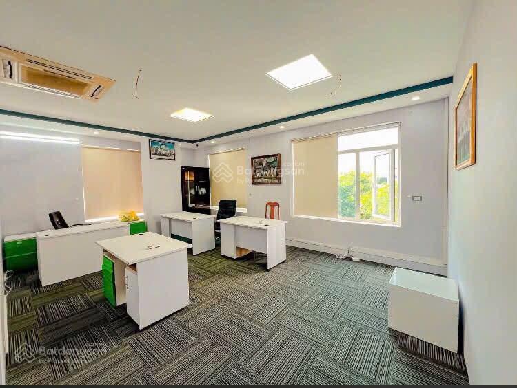 Bán tòa văn phòng gần ngã tư sở, 191m2, 8 tầng, mt 10m, dòng tiền 2.4 tỷ/năm, quy hoạch ổn định