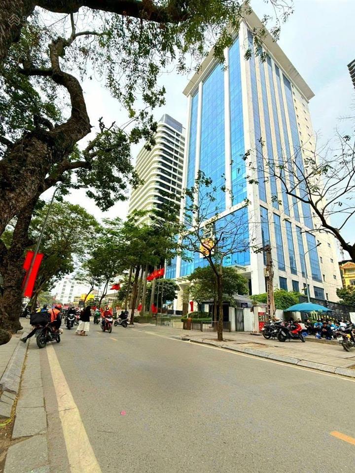 Bán tòa nhà văn phòng mặt phố đội cấn, 1724m2, mt 30m, 21 tầng, dòng tiền 50 tỷ/năm!
