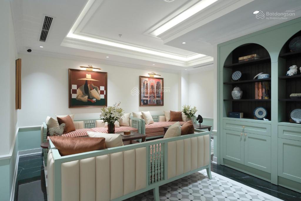Bán khách sạn mặt phố thụy khuê, 154/160m2, 9t, mt 6.1m, view hồ tây, 30p, dòng tiền 4.5 tỷ/năm.