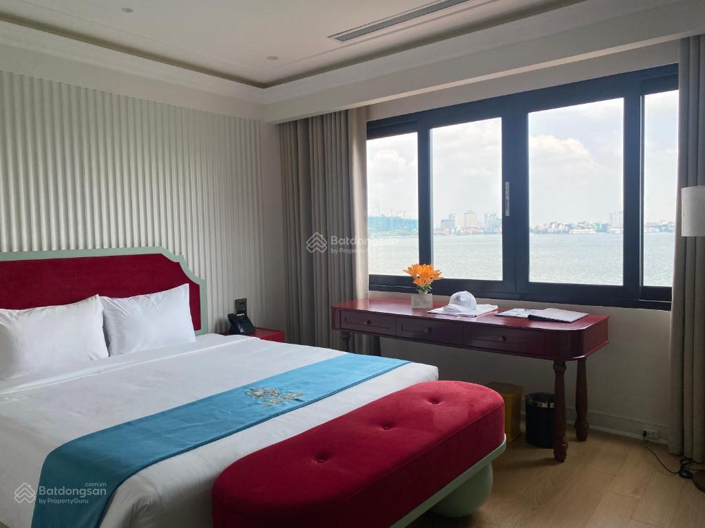 Bán khách sạn mặt phố thụy khuê, 154/160m2, 9t, mt 6.1m, view hồ tây, 30p, dòng tiền 4.5 tỷ/năm.