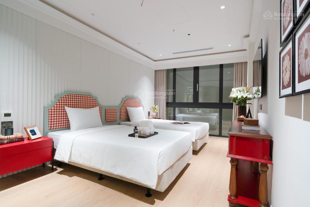Bán khách sạn mặt phố thụy khuê, 154/160m2, 9t, mt 6.1m, view hồ tây, 30p, dòng tiền 4.5 tỷ/năm.
