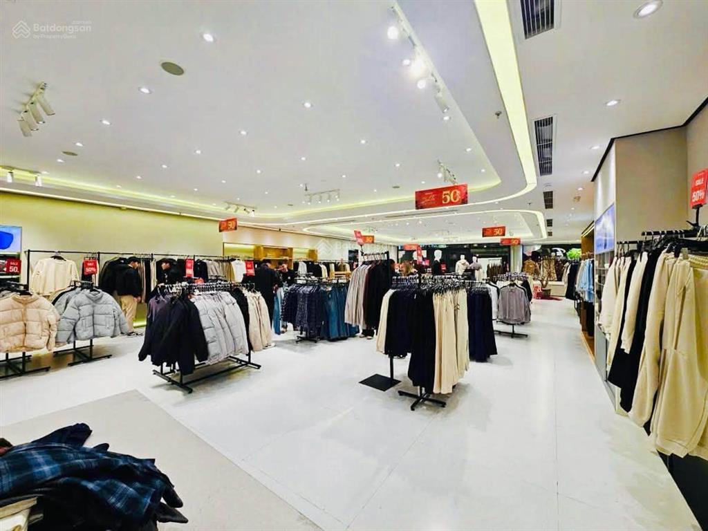 Bán toà văn phòng mặt phố cầu giấy, 382/400m2, 11 tầng, mt 14m, dòng tiền 13.2 tỷ/năm, hoàn công!