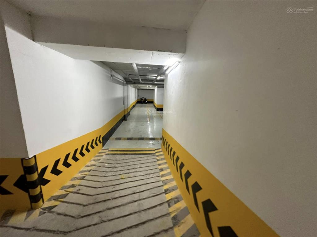 Bán tòa văn phòng mặt phố đội cấn, 450m2, 10t, mt 10m, hoàn công, qh ổn định, dòng tiền 9.6 tỷ/năm