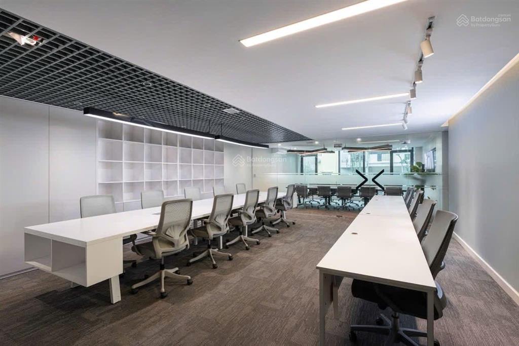 Chính chủ gửi bán tòa văn phòng láng hạ, 134m2, 10t, mt 7m, 2 ô tô tránh thông, sẵn dòng tiền.