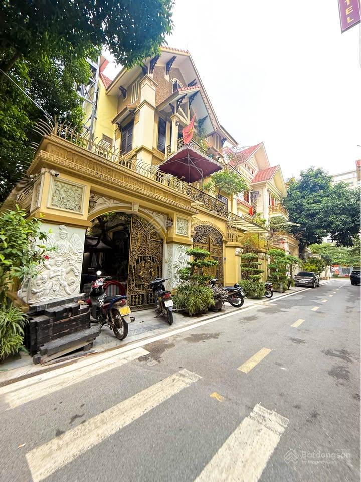 Bán nhà biệt thự lạc long quân, 748m2, 4 tầng, mặt tiền 17m, ô tô tránh, gần 2 con rồng!