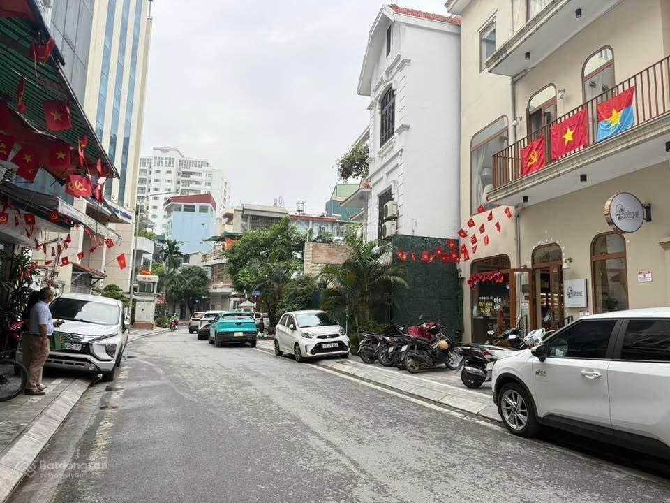 Bán nhà biệt thự lạc long quân, 748m2, 4 tầng, mặt tiền 17m, ô tô tránh, gần 2 con rồng!