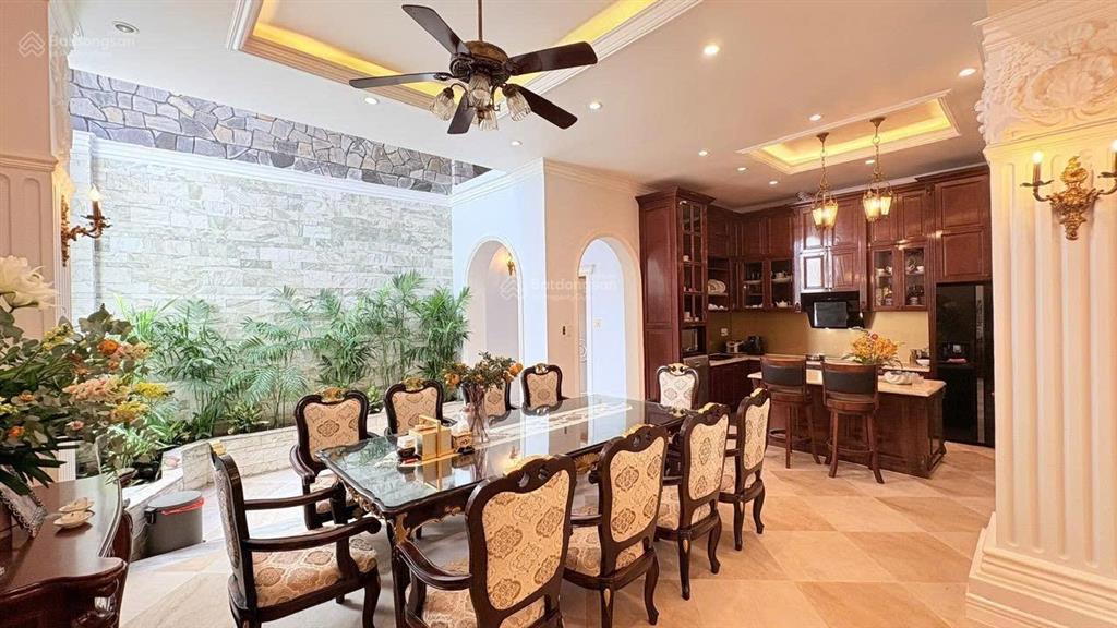 Bán biệt thự mt lê sao, q. tân phú, dt 160,5m2 (8,7mx18,5m)/3 tầng giá 47 tỷ (full nội thất)