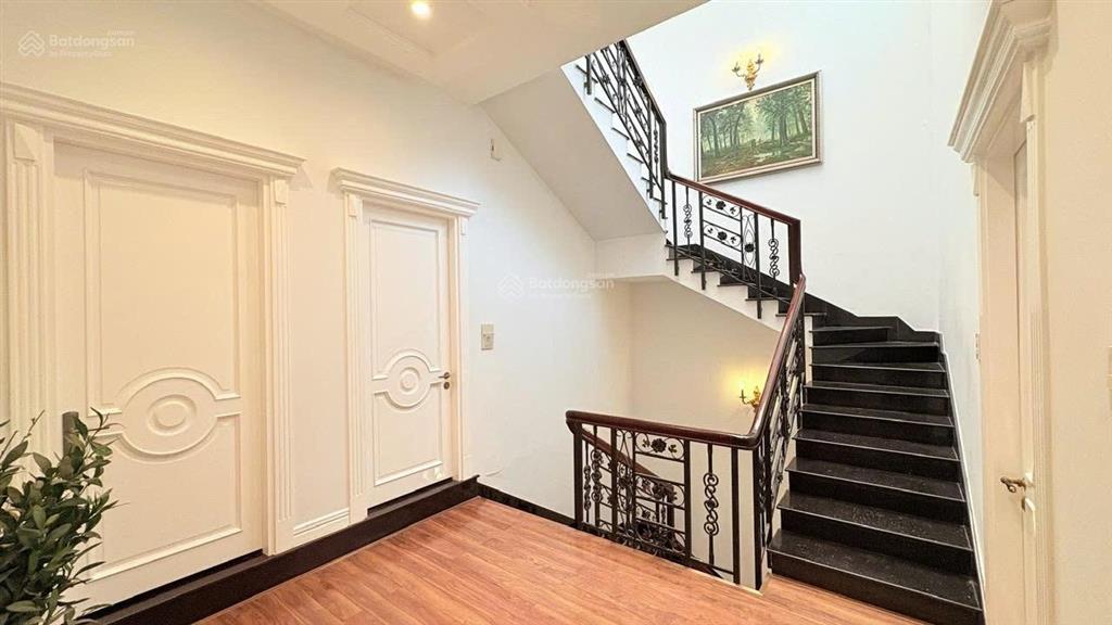 Bán biệt thự mt lê sao, q. tân phú, dt 160,5m2 (8,7mx18,5m)/3 tầng giá 47 tỷ (full nội thất)