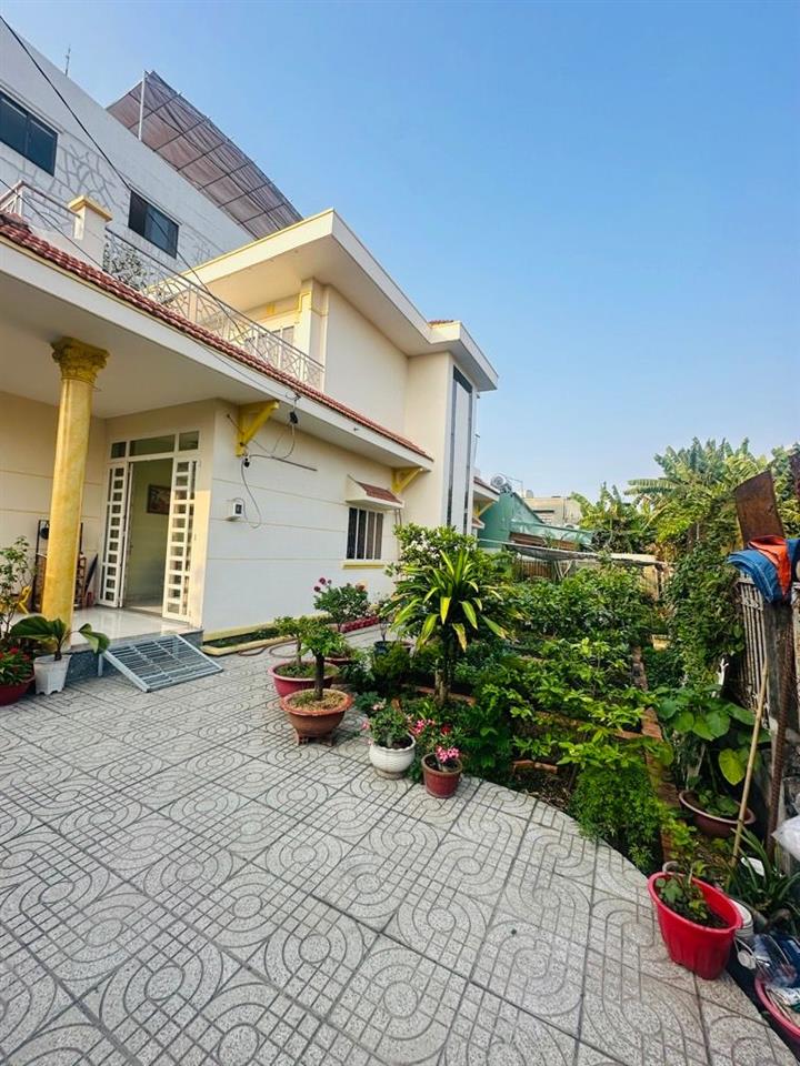 Bán Biệt thự liền kề Hóc Môn Thới Tam Thôn 17. Sổ Hồng 1300m2, 5PN, 2 tầng. Giá 9 tỷ.