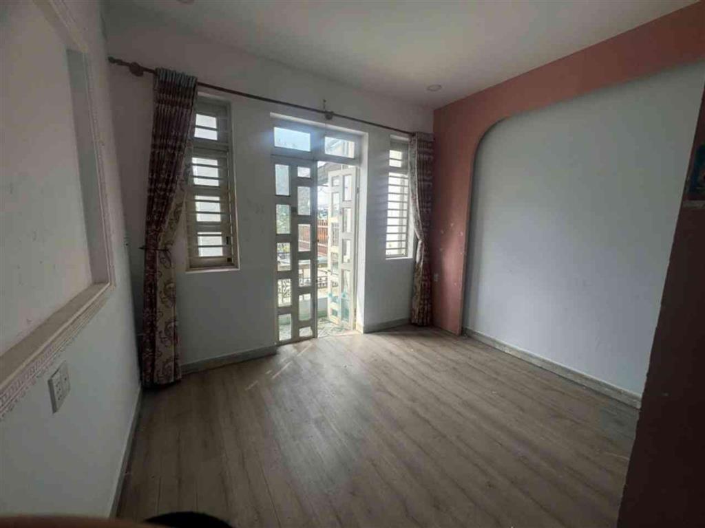 Bán nhà Măt Tiền q12 [ 4 x21 ] 4 tầng 6,9 tỷ