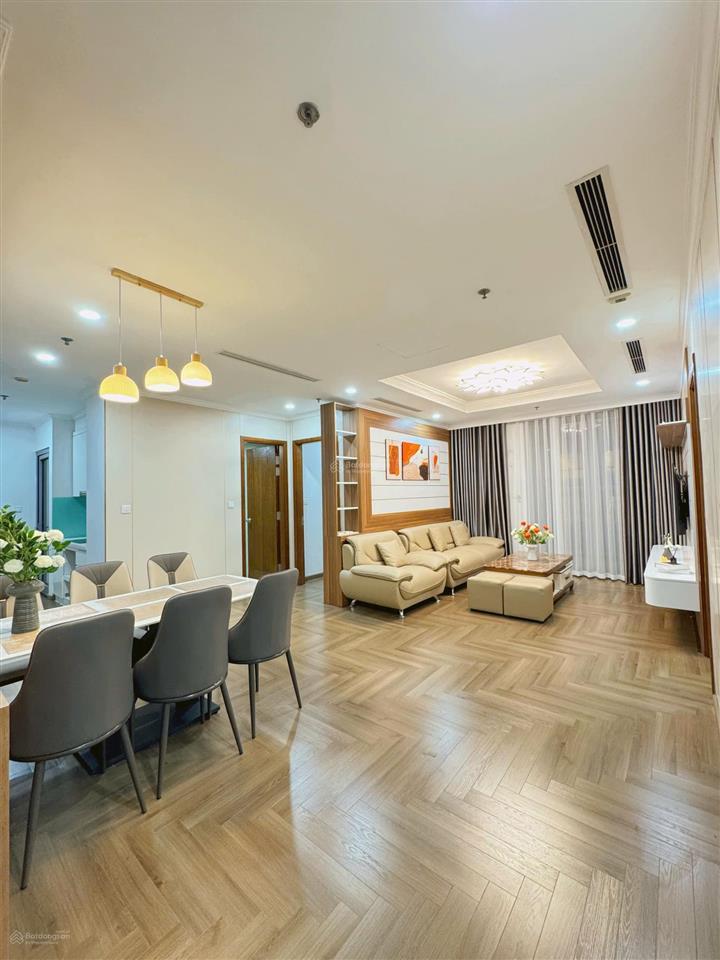 Bán khẩn cấp căn hộ 2 ngủ times city, diện tích 76m2 giá 8.6 tỷ. có slot xe vĩnh viễn